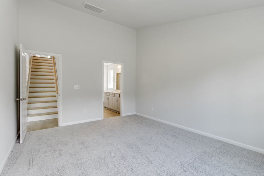 Spacious, unfurnished interior of a new home in Bluefield, Lexington (Image 26).
