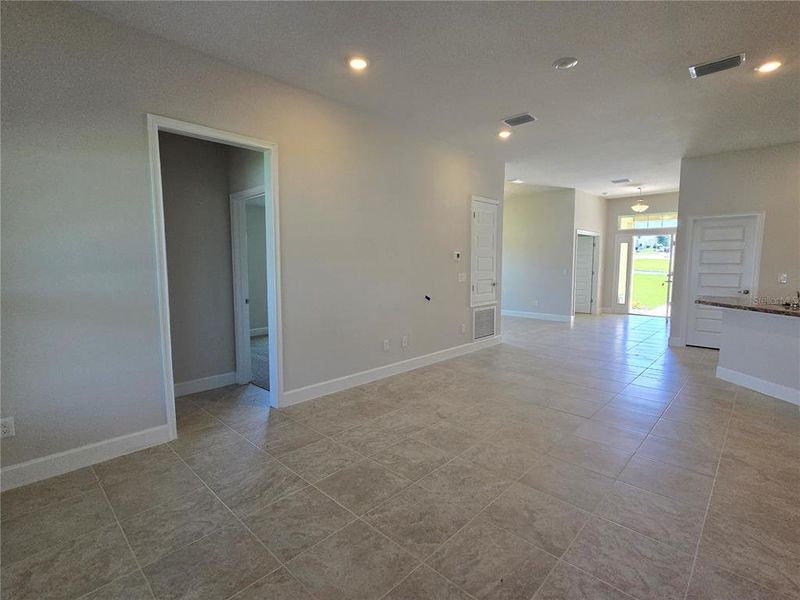 Spacious, unfurnished interior of a new home in Twisted Oaks, Beverly Hills (Image 11).