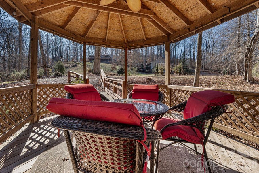 Community amenities in , Davidson (Image 25).