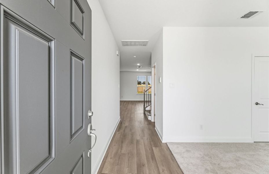 Spacious, unfurnished interior of a new home in Patterson Ranch, Georgetown (Image 34).
