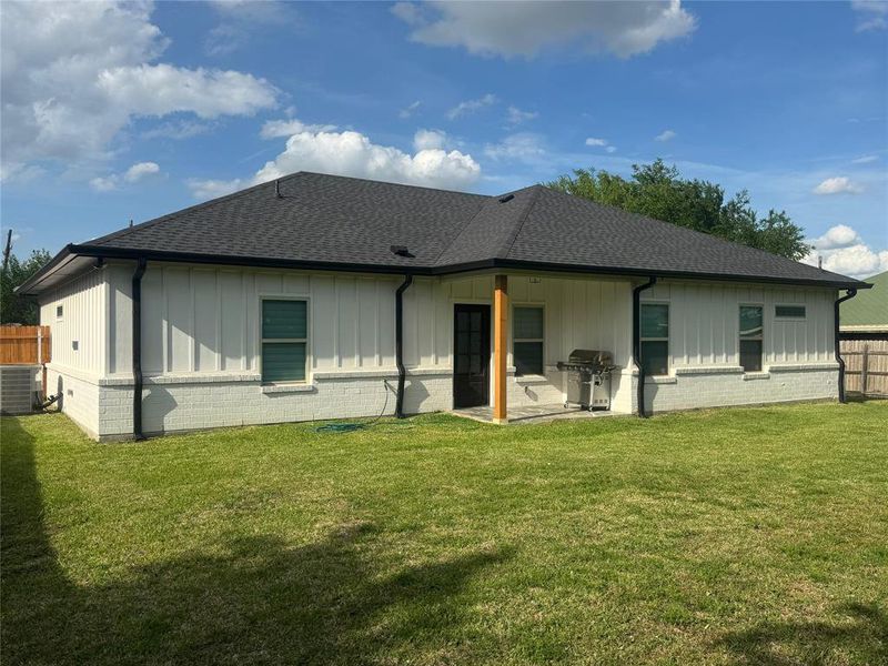Exterior details and patio area of a home in , Alvarado (Image 26).