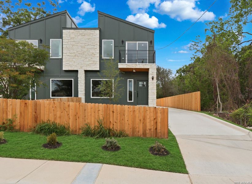 Image 27 of a home in .