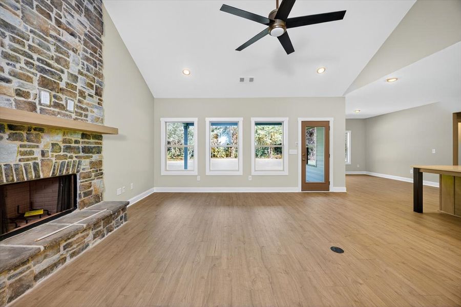 Spacious, unfurnished interior of a new home in White Oaks, The Rock (Image 17).