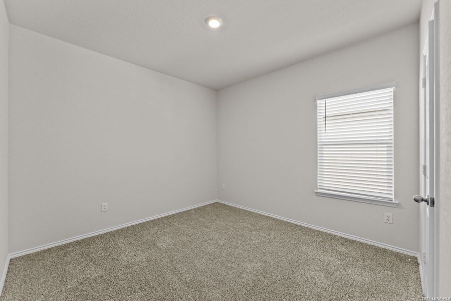 Spacious, unfurnished interior of a new home in Laurel Vistas, San Antonio (Image 19).