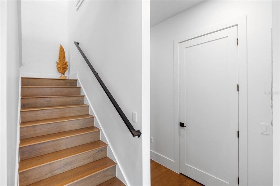 Spacious, unfurnished interior of a new home in , Sarasota (Image 21).