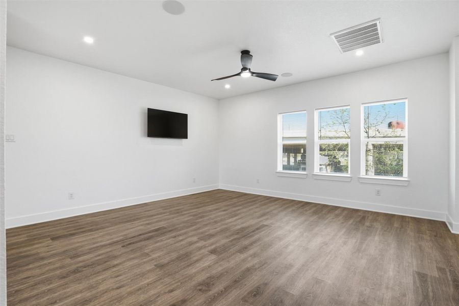 Spacious, unfurnished interior of a new home in , Houston (Image 29).