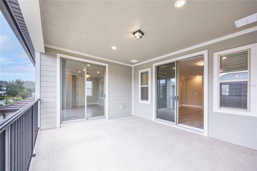 Exterior details and patio area of a home in Phillips Grove, Orlando (Image 27).