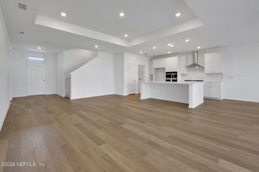 Spacious, unfurnished interior of a new home in Jennings Farm, Middleburg (Image 40).