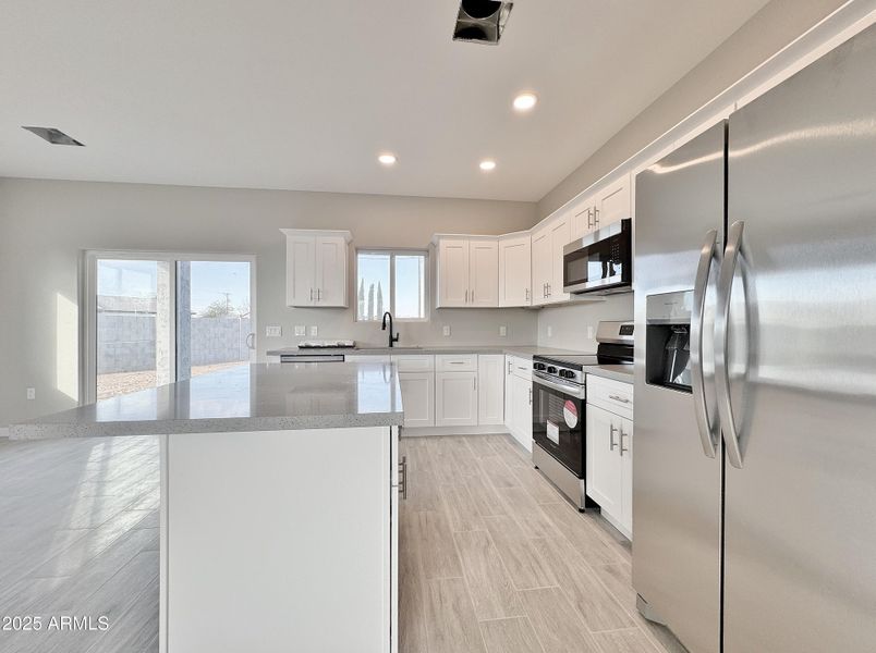 Kitchen Island/breakfast bar Kitchen Island/breakfast bar