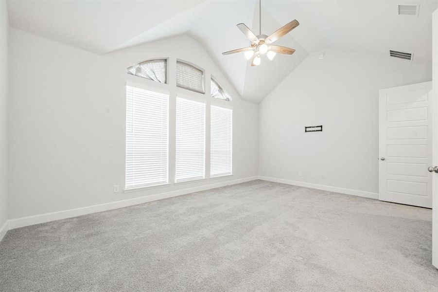 Spacious, unfurnished interior of a new home in Ventana 70', Fort Worth (Image 34).