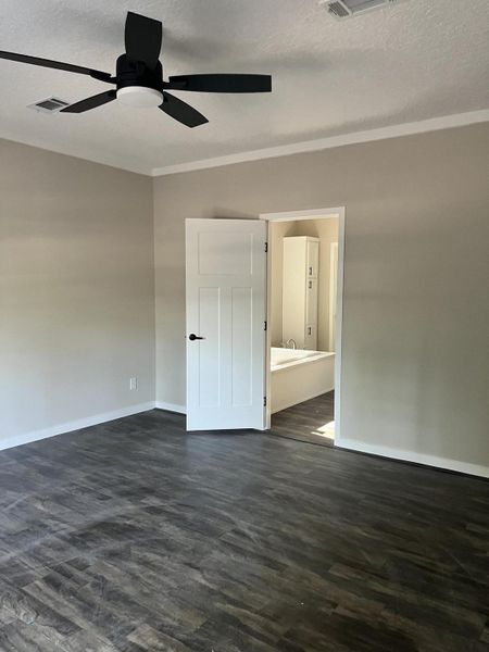 Spacious, unfurnished interior of a new home in , Cottageville (Image 18).