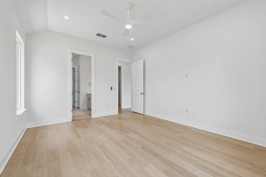 Spacious, unfurnished interior of a new home in Persimmon, Buda (Image 18). Spacious, unfurnished interior of a new home in Persimmon, Buda (Image 18).