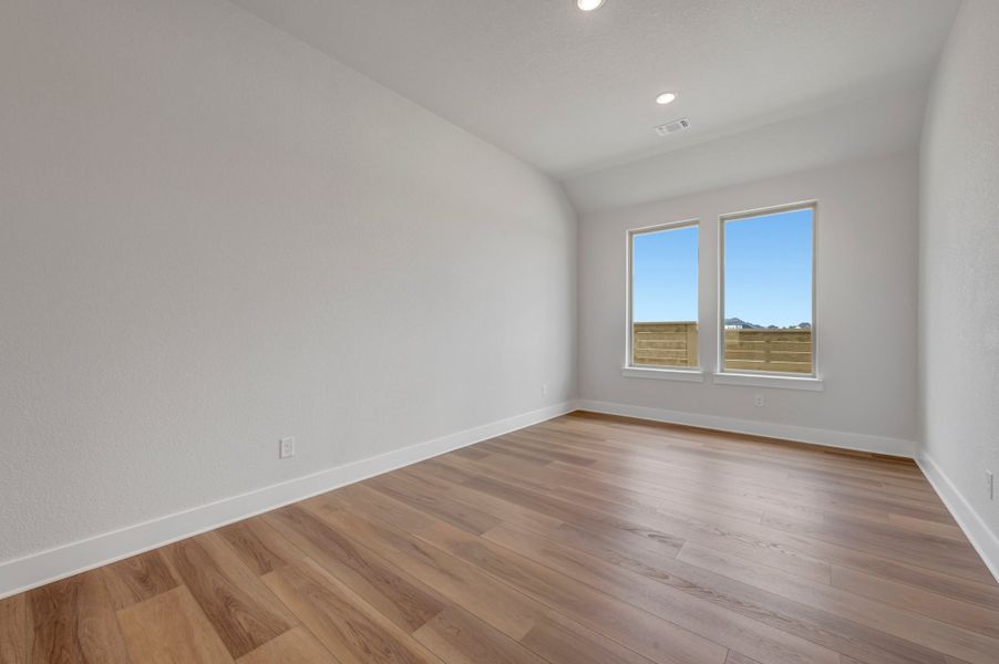 Spacious, unfurnished interior of a new home in Treeline, Justin (Image 12).