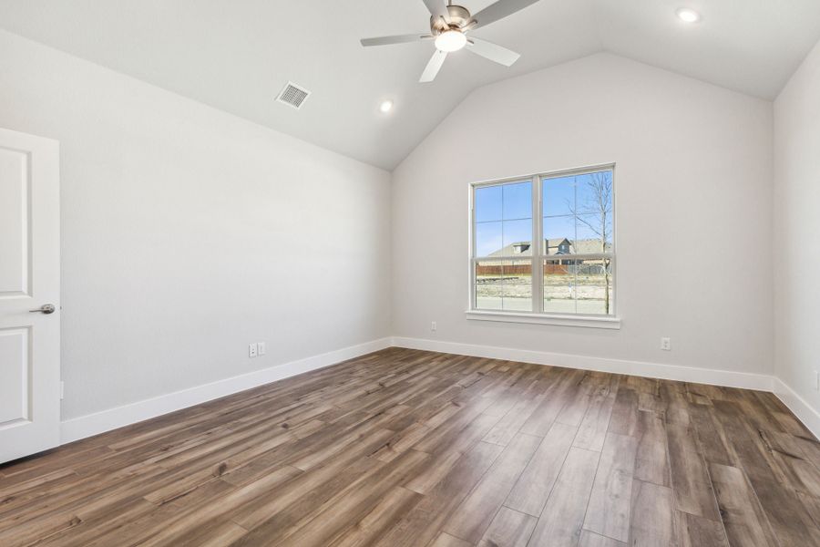 Representative unfurnished interior of a home built from the Cardinal by Centre Living Homes in Dove Hollow, Waxahachie (Image 37).