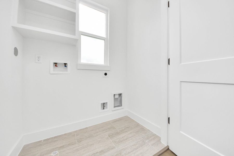 Spacious, unfurnished interior of a new home in Yale Terrace, Houston (Image 22).