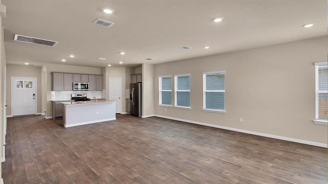 Spacious, unfurnished interior of a new home in The Preserve at Forum, Grand Prairie (Image 8). Spacious, unfurnished interior of a new home in The Preserve at Forum, Grand Prairie (Image 8).