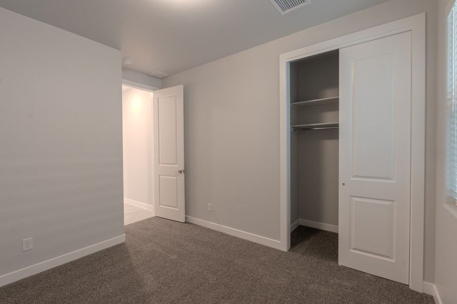 Spacious, unfurnished interior of a new home in Emerald Estates, El Paso (Image 32).