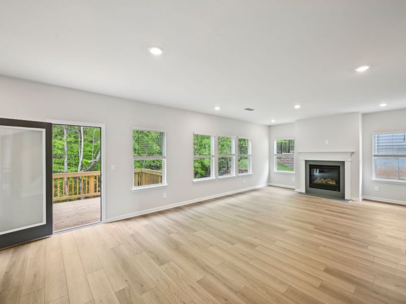 Spacious, unfurnished interior of a new home in Martin Springs - Estate Series, Lawrenceville (Image 13).