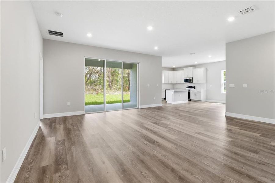 Spacious, unfurnished interior of a new home in , Ocala (Image 18).