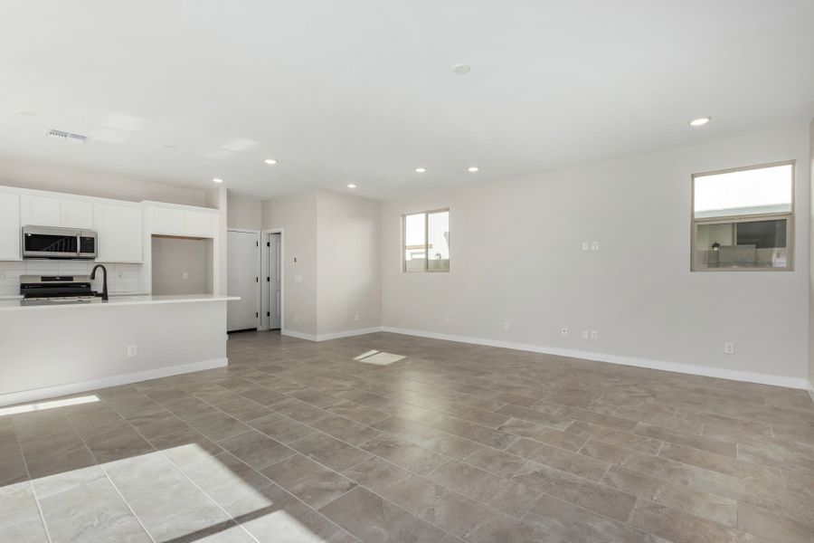 Spacious, unfurnished interior of a new home in Solvida at Estrella, Goodyear (Image 14).