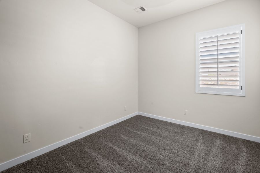 Spacious, unfurnished interior of a new home in Verdancia, El Paso (Image 29).