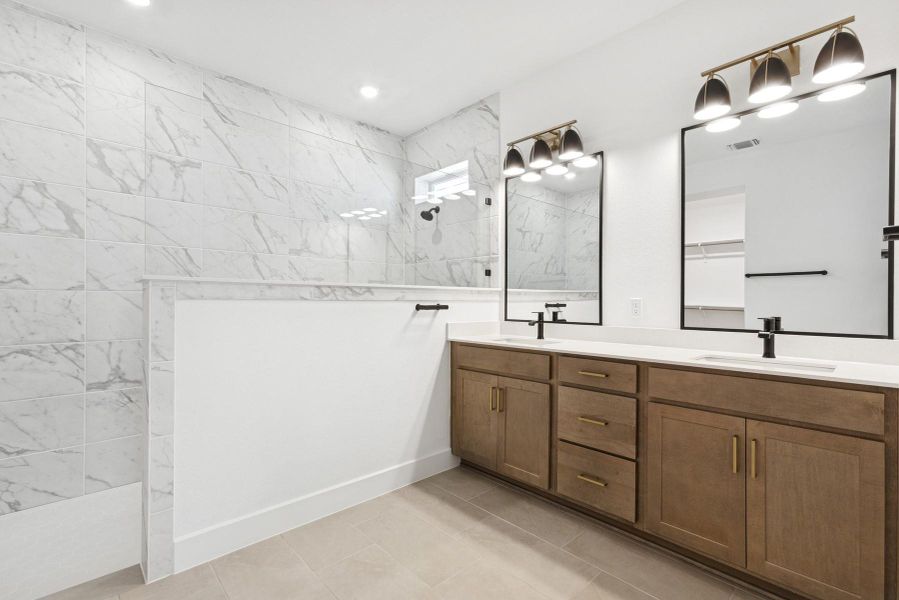 Owner's Bathroom Owner's Bathroom