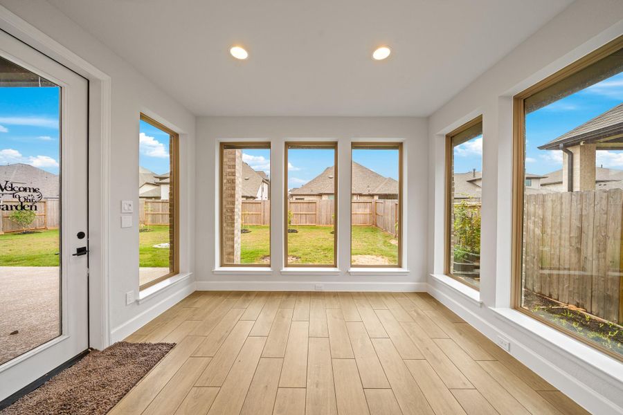 Spacious, unfurnished interior of a new home in , Brookshire (Image 28).