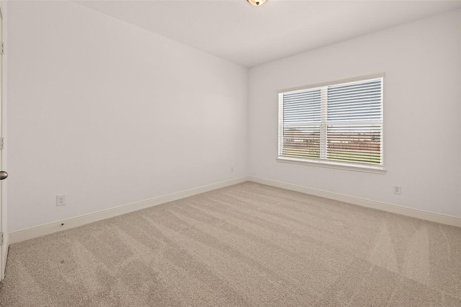 Spacious, unfurnished interior of a new home in Lago Mar, Texas City (Image 31).