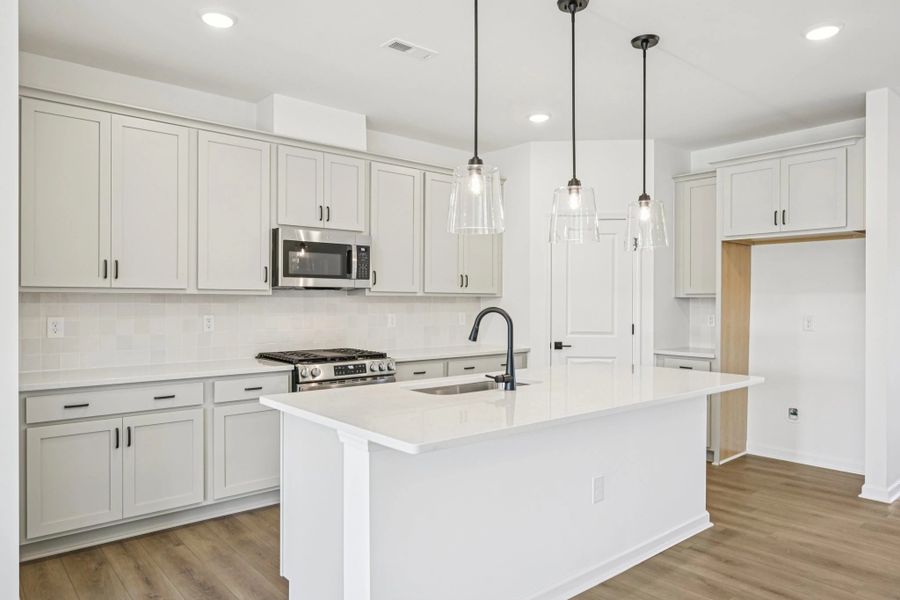 Representative images and renderings are for illustrative purposes. Actual structural options and design finishes of home may vary. Representative images and renderings are for illustrative purposes. Actual structural options and design finishes of home may vary.
