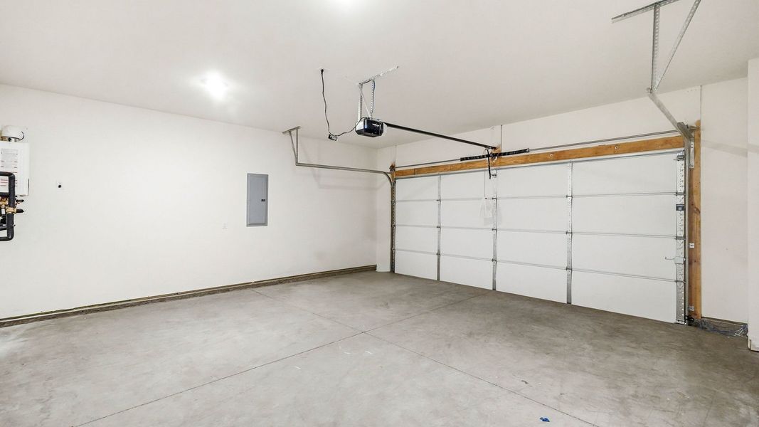 Spacious, unfurnished interior of a new home in Fieldcrest Acres, Blountville (Image 30).