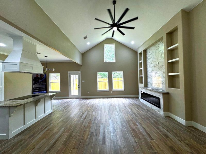 Spacious, unfurnished interior of a new home in , Beaumont (Image 17).