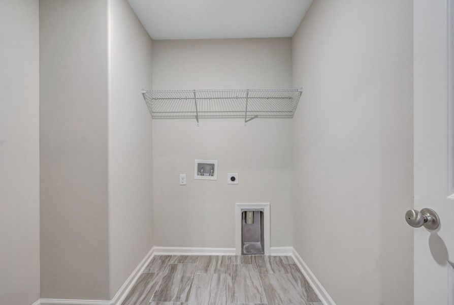 Spacious, unfurnished interior of a new home in Settlers Hammock, Kingsland (Image 33).