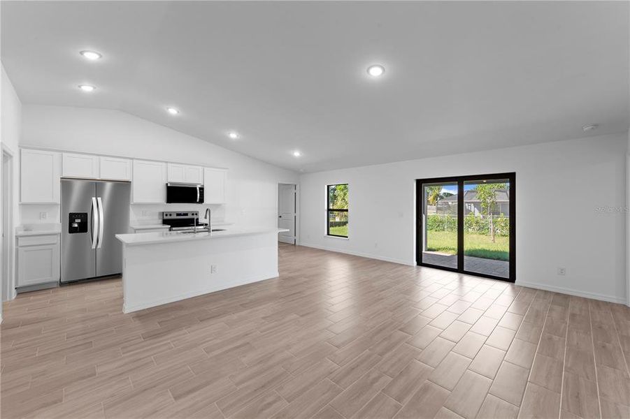 Spacious, unfurnished interior of a new home in , Port Charlotte (Image 12).