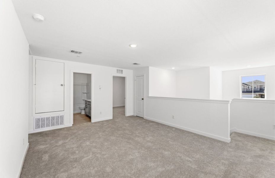 Spacious, unfurnished interior of a new home in Sonterra, Jarrell (Image 19).