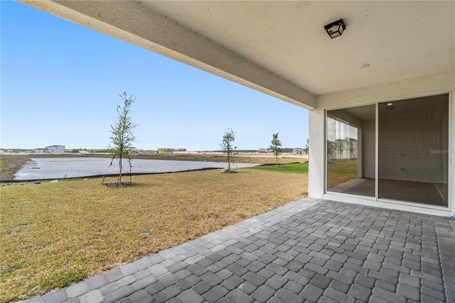 Exterior details and patio area of a home in , Orlando (Image 4).