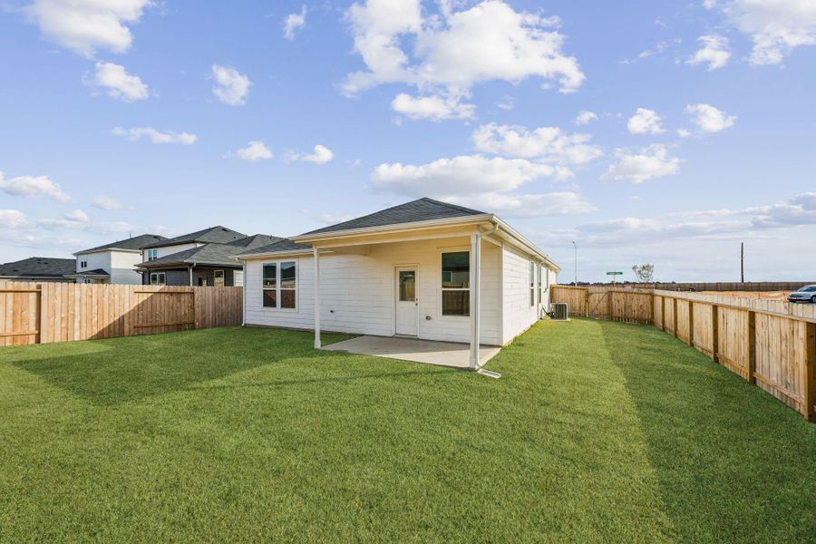 Exterior details and patio area of a home in Stokesbury, Waller (Image 3).