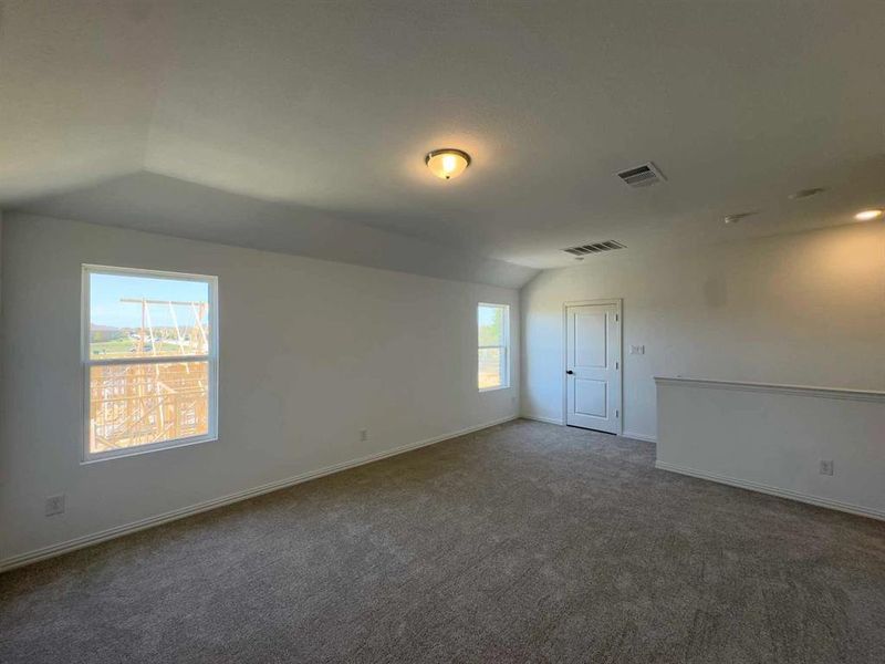 Spacious, unfurnished interior of a new home in Monticello Park, Princeton (Image 19).