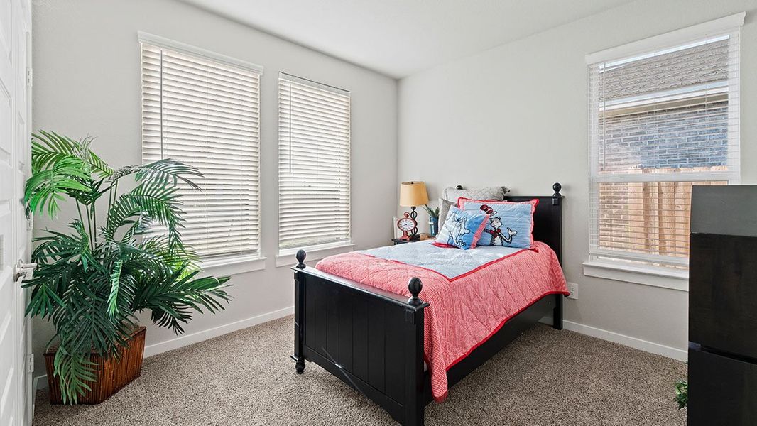 Representative furnished interior of a home built from the Lorenzo by D.R. Horton in Davis Harbor, League City (Image 15).