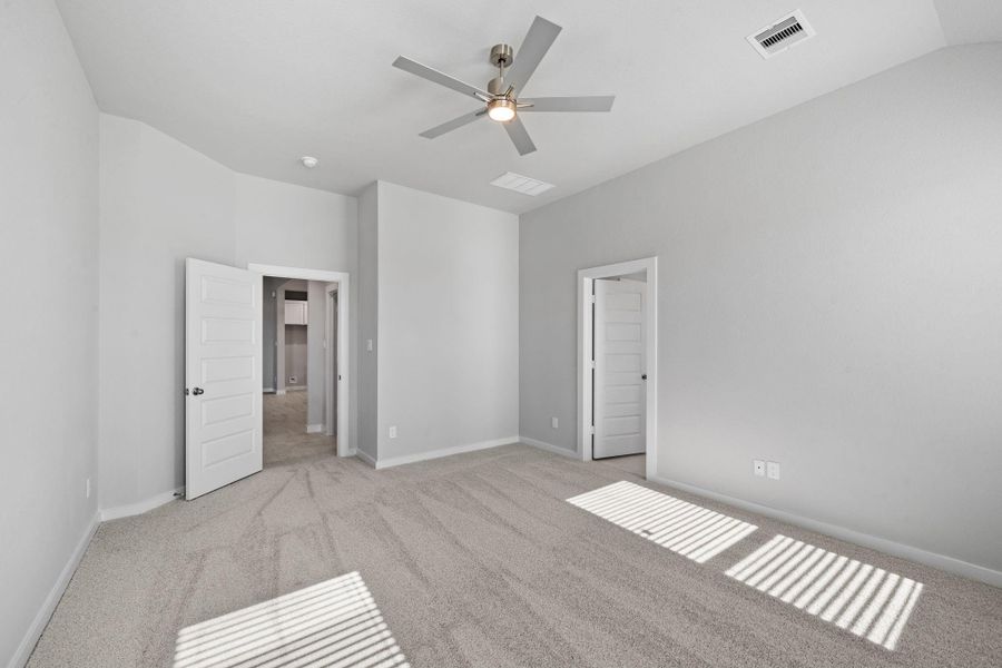 Spacious, unfurnished interior of a new home in Grand Oaks Village, Houston (Image 26).