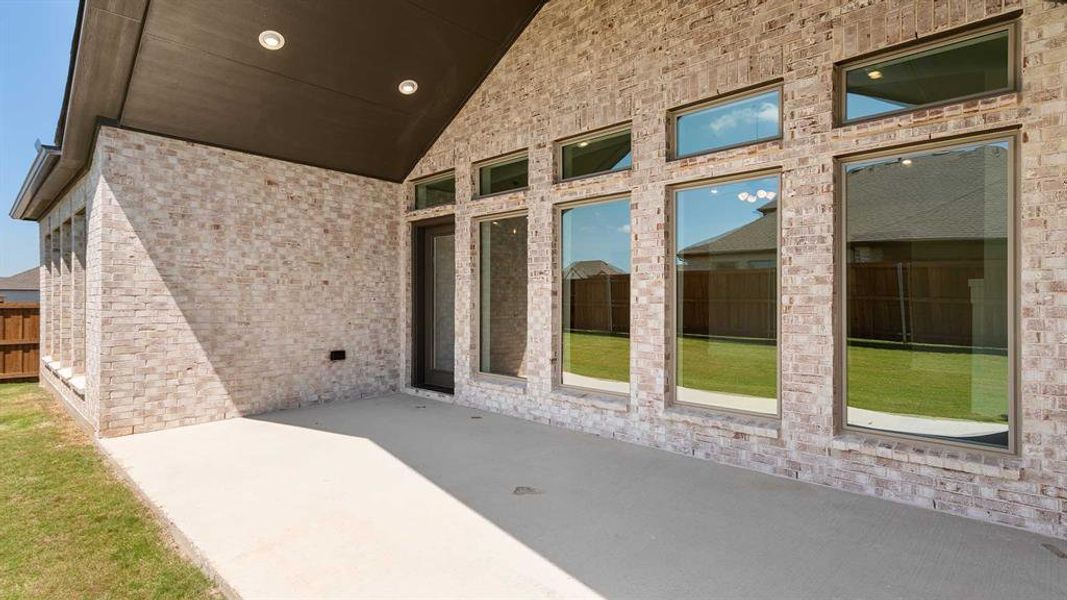 Spacious, unfurnished interior of a new home in Terraces 72', Rockwall (Image 12). Spacious, unfurnished interior of a new home in Terraces 72', Rockwall (Image 12).
