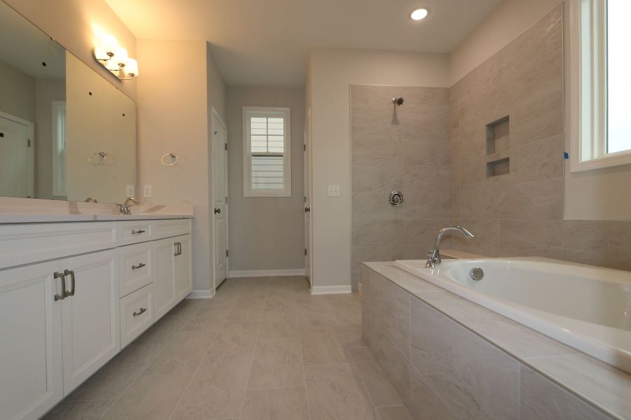 Owner's Bathroom Owner's Bathroom