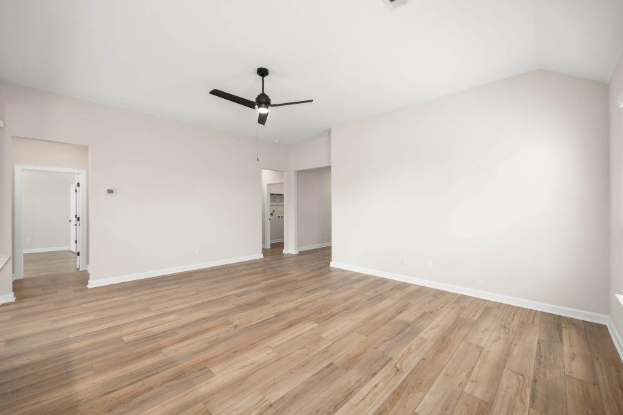 Spacious, unfurnished interior of a new home in Sunterra, Katy (Image 9).