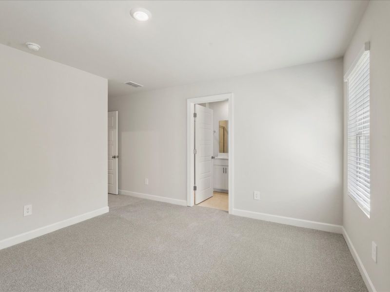 Spacious, unfurnished interior of a new home in Avalon Townes, Lyman (Image 13).