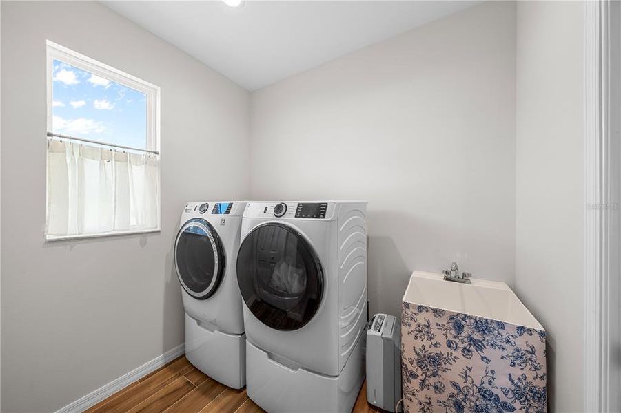 Furnished interior view inside a new home in , Ocala (Image 8).
