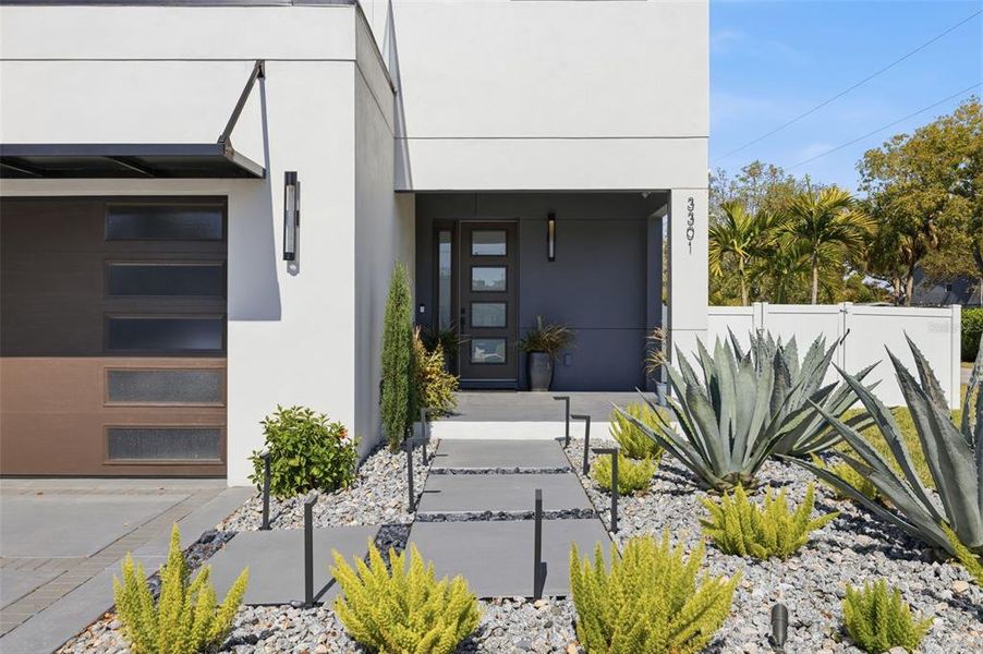 Exterior details and patio area of a home in , Tampa (Image 3).