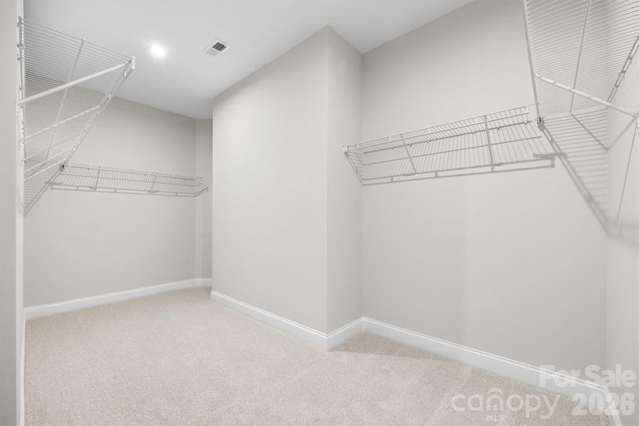 Spacious, unfurnished interior of a new home in Handsmill on Lake Wylie, York (Image 20).