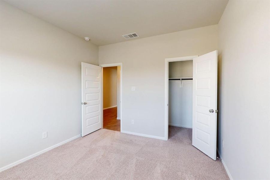 Spacious, unfurnished interior of a new home in Mobberly Farms, Pilot Point (Image 30).