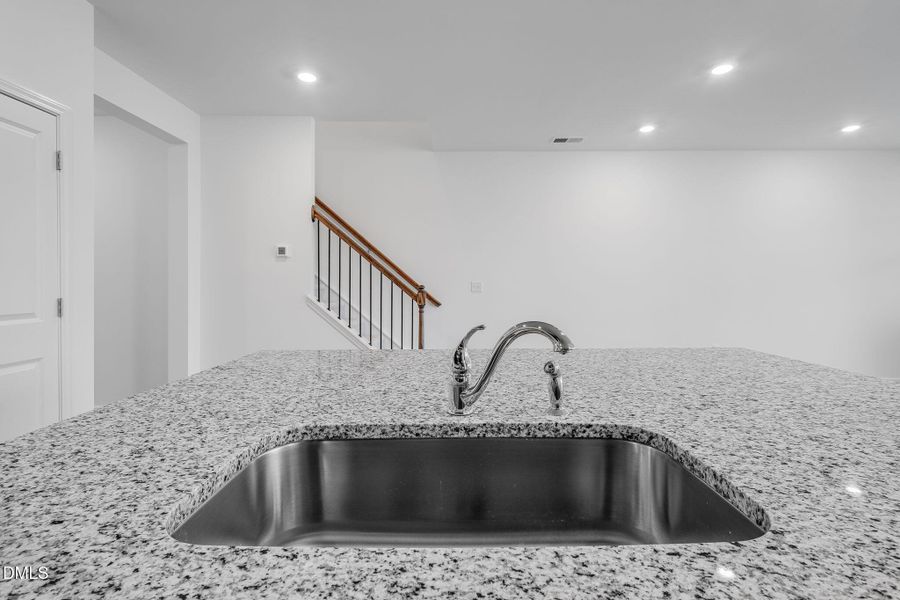 SUN_Everlee_Pic_CarsonII_QMI_237_Kitchen