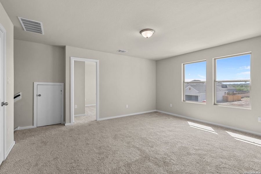 Spacious, unfurnished interior of a new home in Summerlin, San Antonio (Image 21).