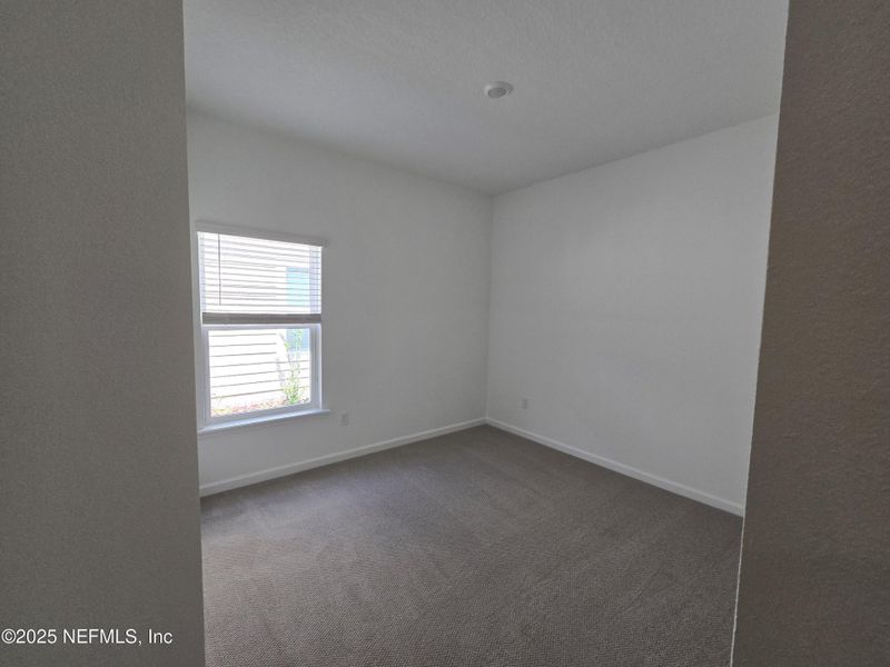 Spacious, unfurnished interior of a new home in Hyland Trail, Middleburg (Image 23).